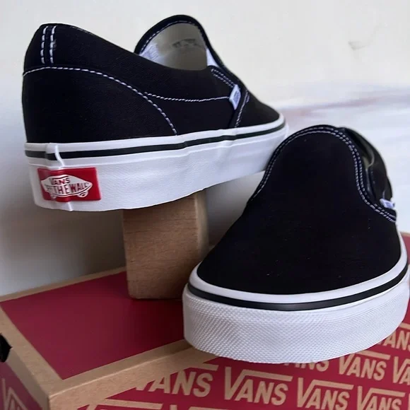 Vans WMNS Classic Slip-On BlackVN000EYEBLKSneakers